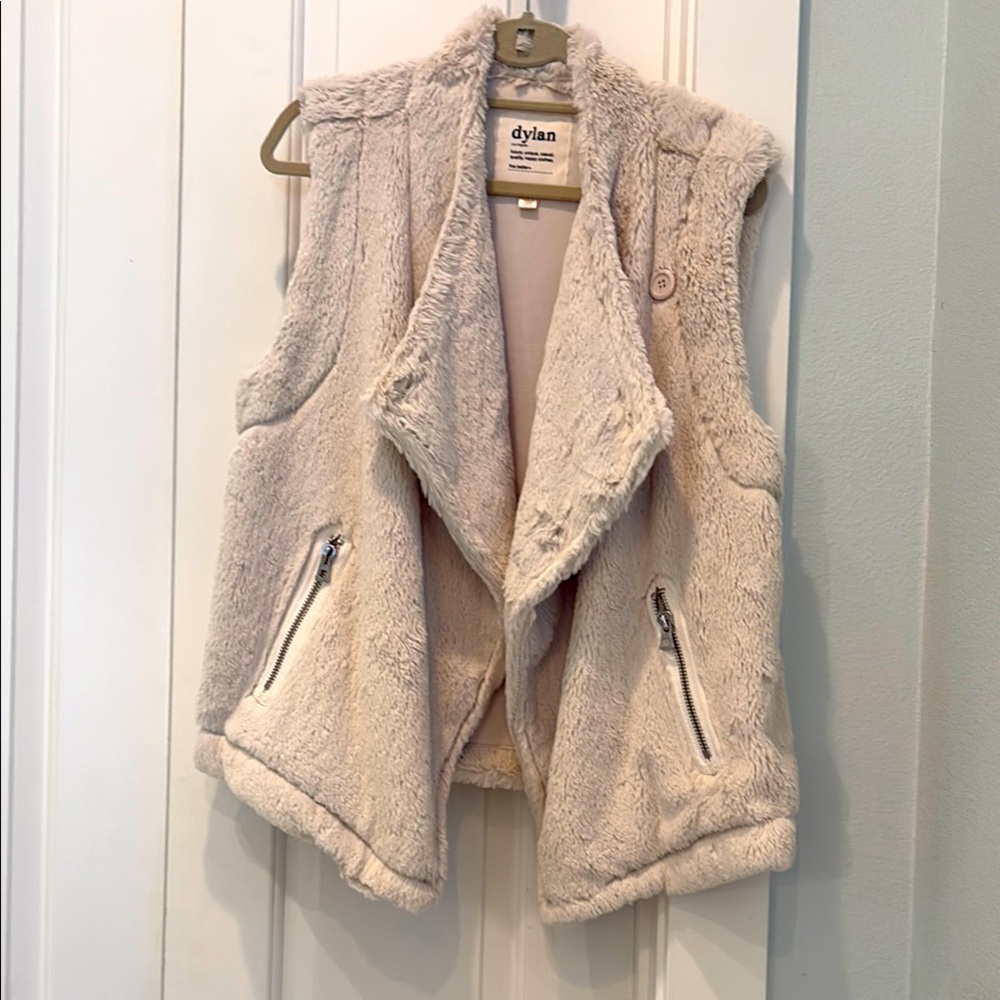 Dylan faux fur cream vest.